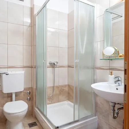 Fio - & 3* Hvar Town