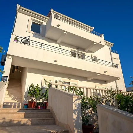 Fio - Rooms&studio Affittacamere Hvar Town