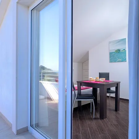 Gæstehus Fio - & Hvar Town