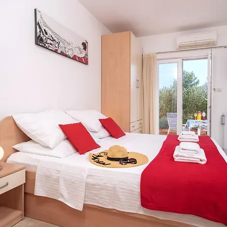 Fio - & Gæstehus 3*